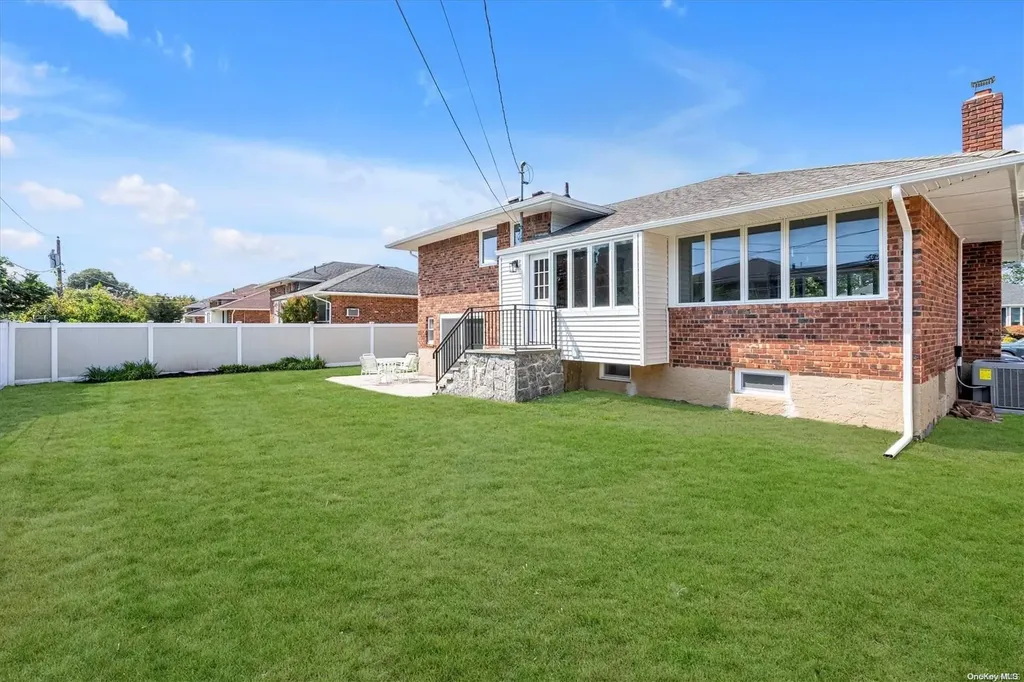 19 Deer Path Lane Syosset NY 11791