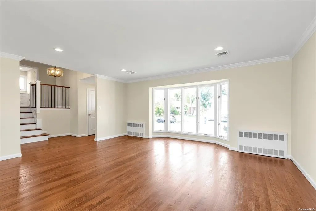 19 Deer Path Lane Syosset NY 11791
