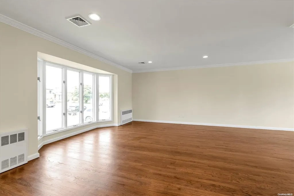 19 Deer Path Lane Syosset NY 11791