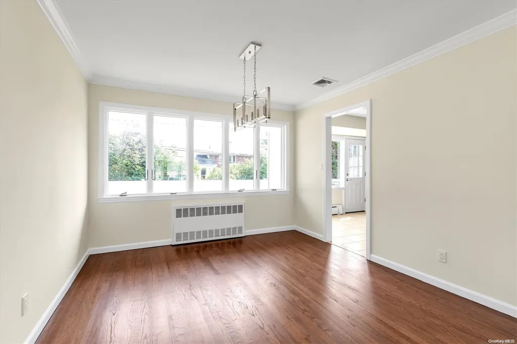 19 Deer Path Lane Syosset NY 11791