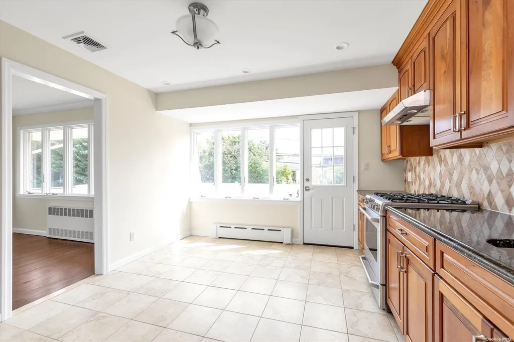 19 Deer Path Lane Syosset NY 11791