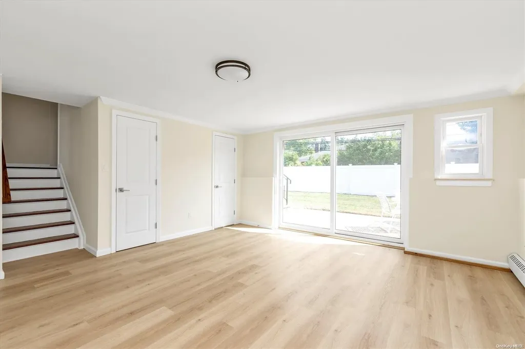 19 Deer Path Lane Syosset NY 11791