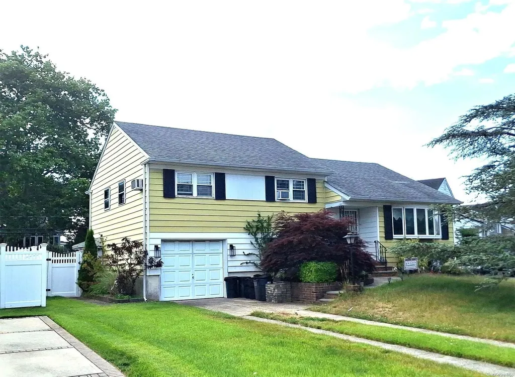 3621 Regent Lane Wantagh NY 11793