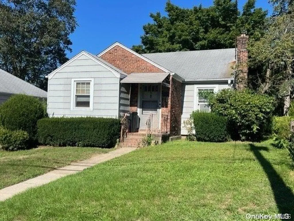 30 Sheppard Street Glen Head NY 11545