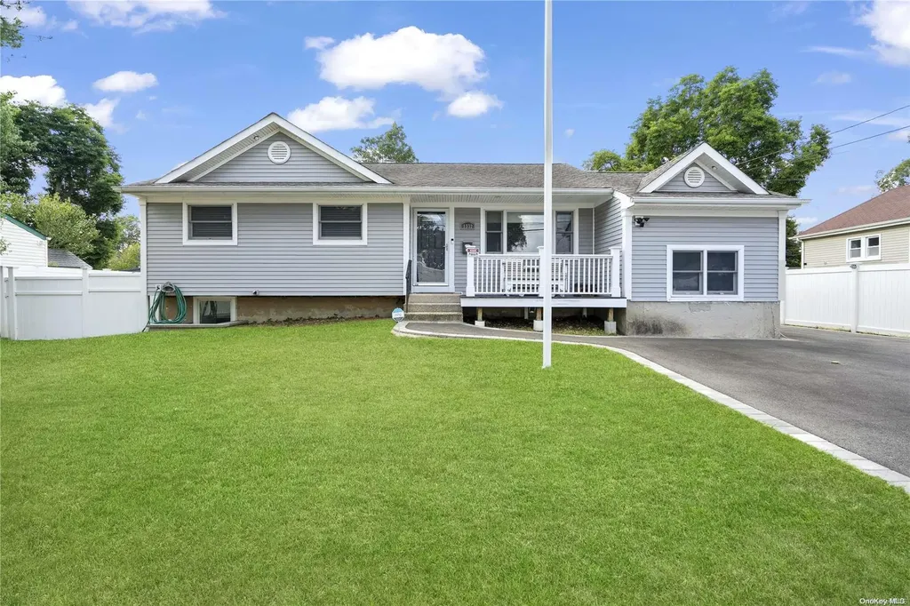 1332 Illinois Avenue Bay Shore NY 11706
