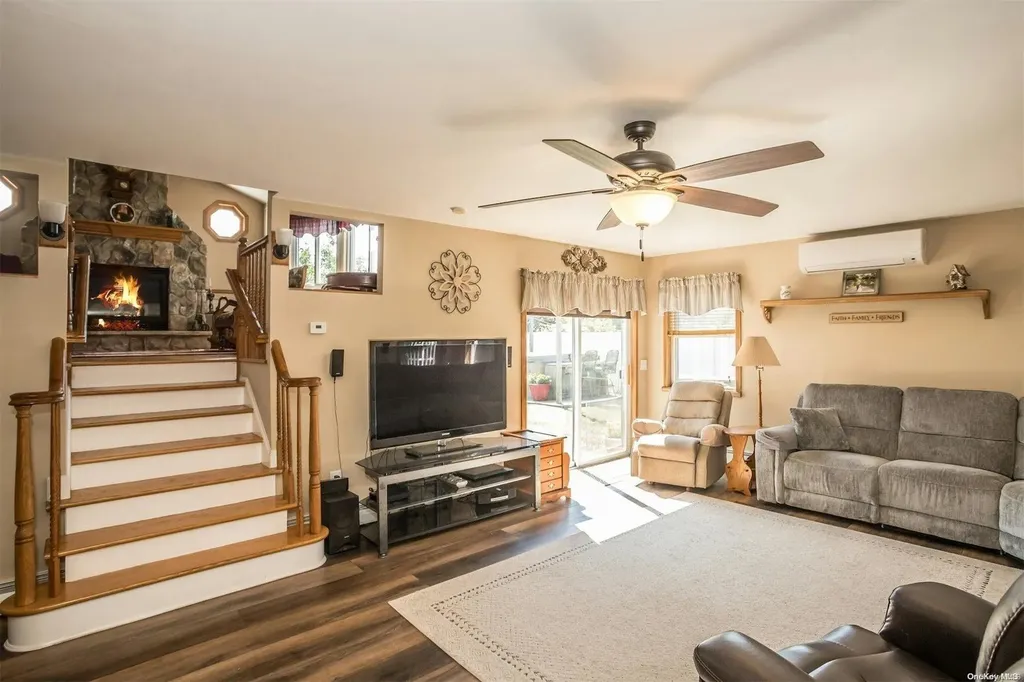 20 Griggs Drive Greenlawn NY 11740