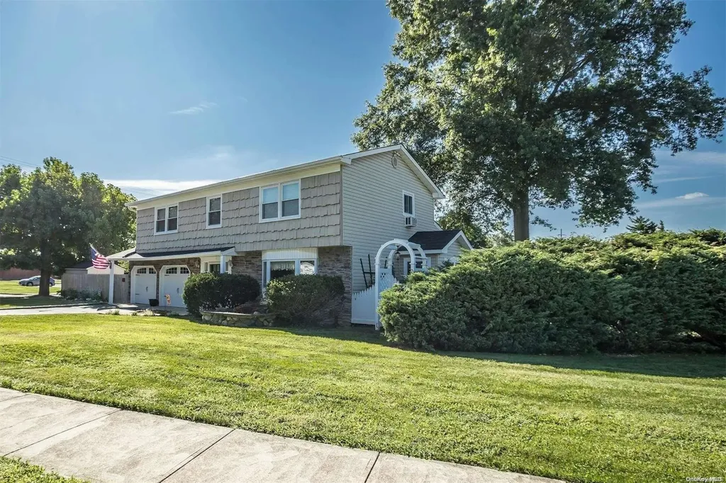 20 Griggs Drive Greenlawn NY 11740