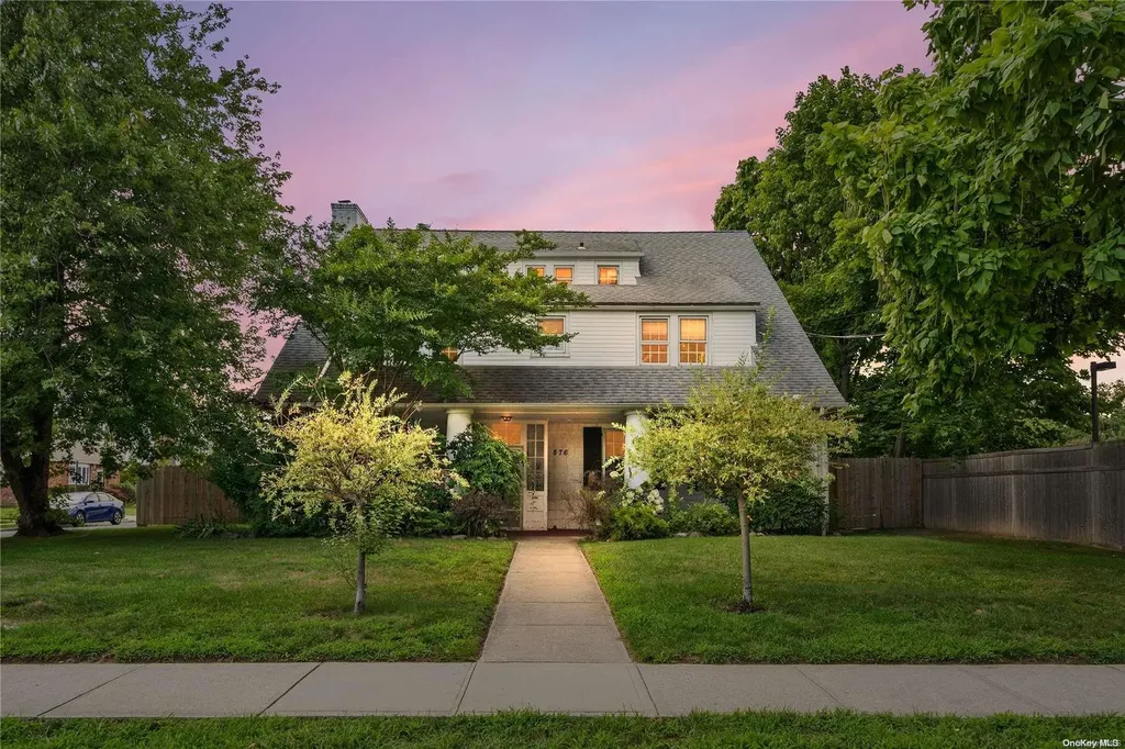 876 Woodmere Place Woodmere NY 11598