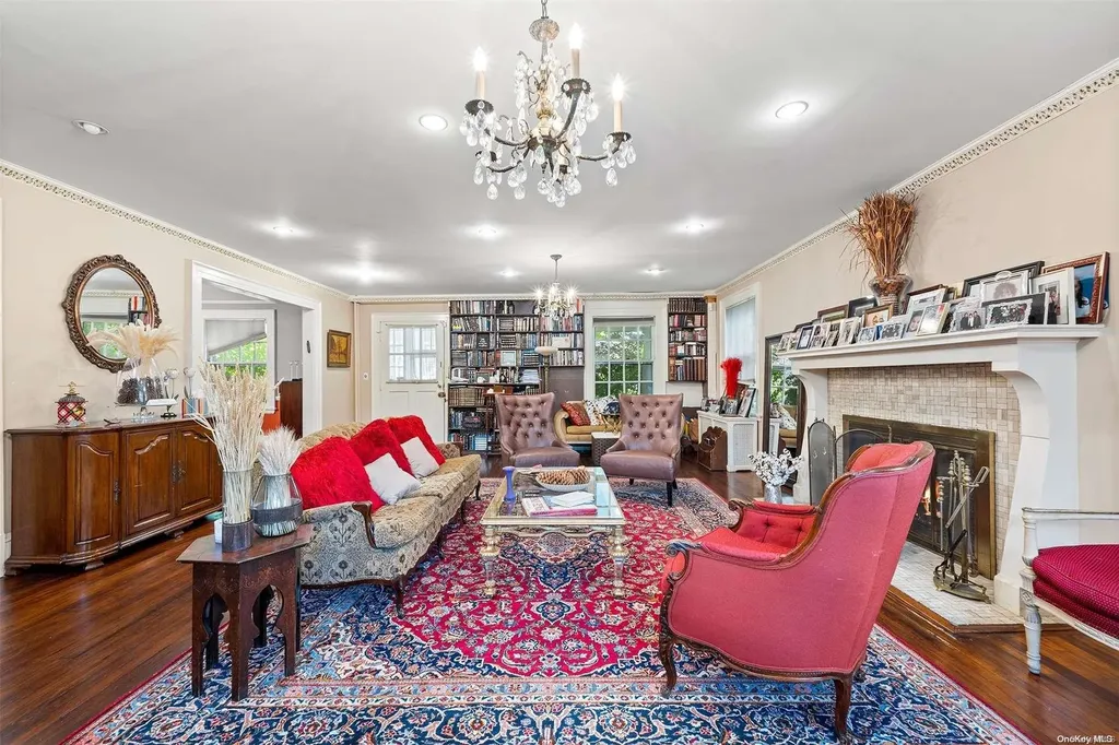 876 Woodmere Place Woodmere NY 11598