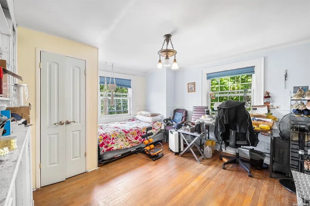 876 Woodmere Place Woodmere NY 11598