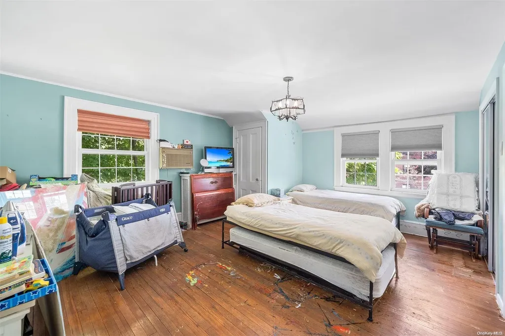 876 Woodmere Place Woodmere NY 11598