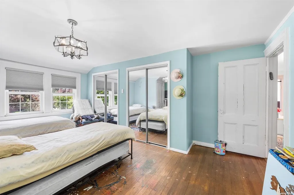 876 Woodmere Place Woodmere NY 11598
