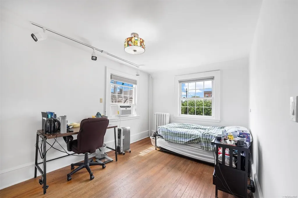876 Woodmere Place Woodmere NY 11598