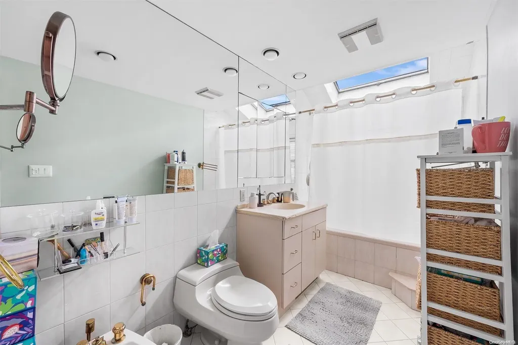 876 Woodmere Place Woodmere NY 11598