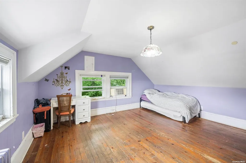 876 Woodmere Place Woodmere NY 11598