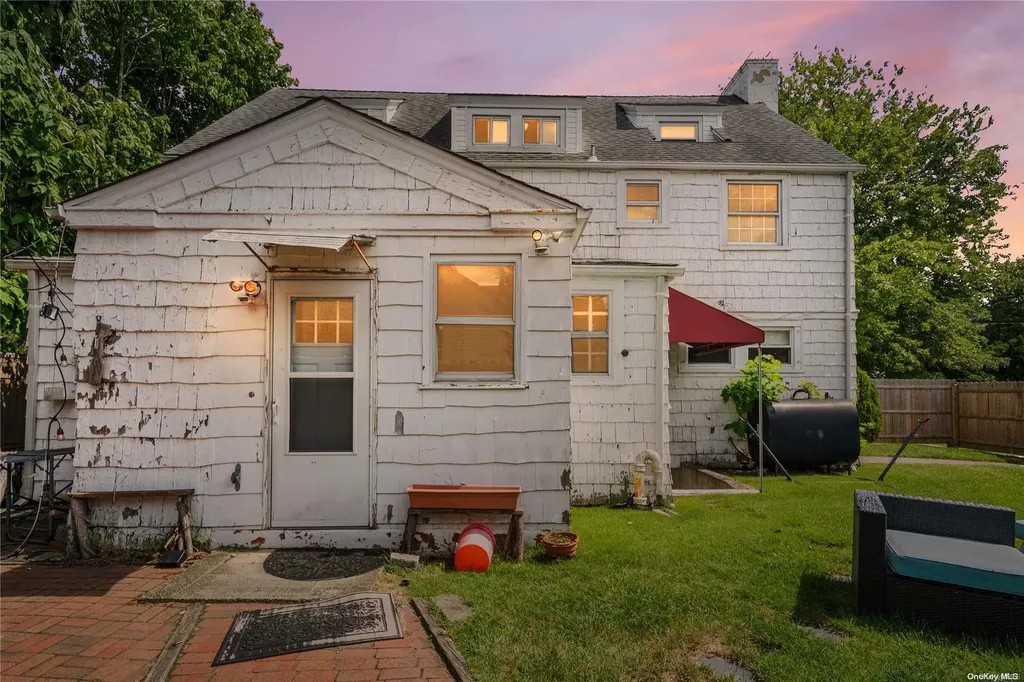 876 Woodmere Place Woodmere NY 11598