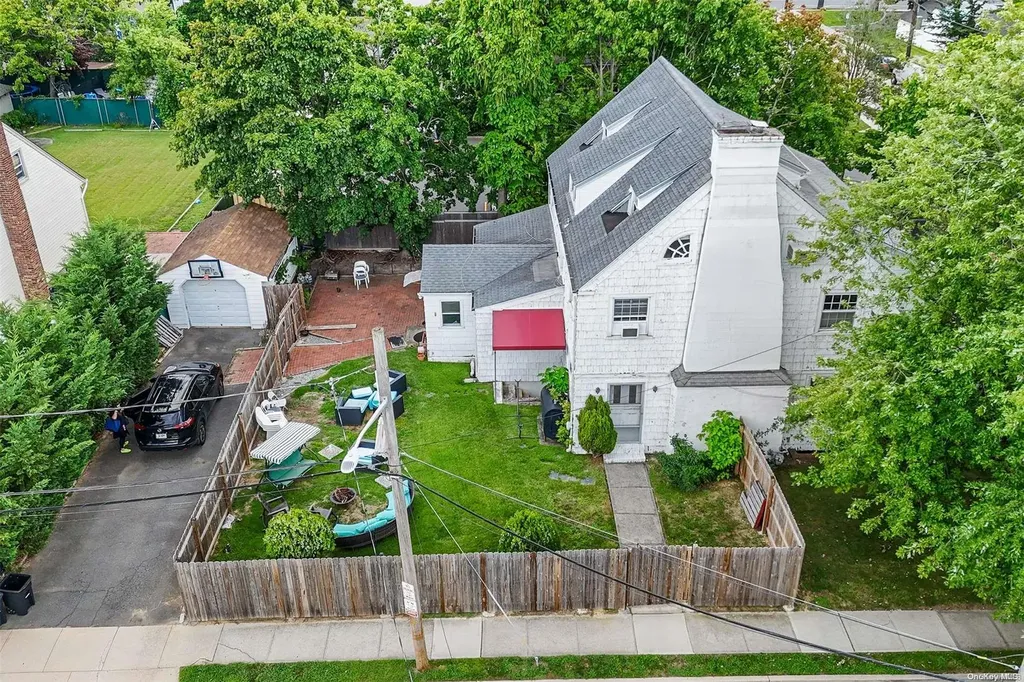 876 Woodmere Place Woodmere NY 11598