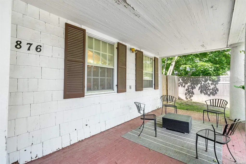 876 Woodmere Place Woodmere NY 11598