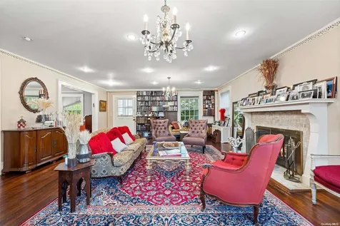876 Woodmere Place Woodmere NY 11598