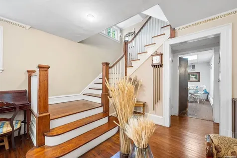 876 Woodmere Place Woodmere NY 11598