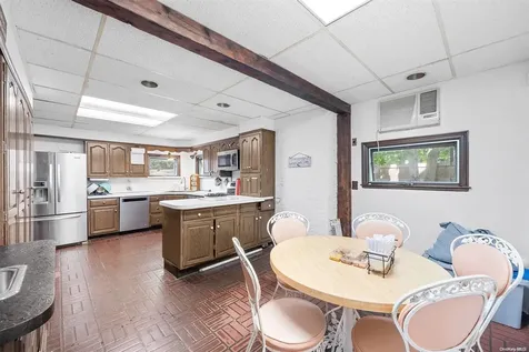 876 Woodmere Place Woodmere NY 11598