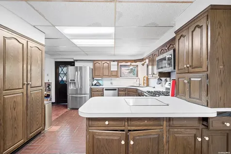 876 Woodmere Place Woodmere NY 11598