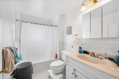 876 Woodmere Place Woodmere NY 11598