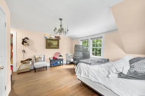 876 Woodmere Place Woodmere NY 11598