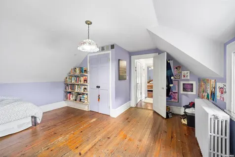 876 Woodmere Place Woodmere NY 11598