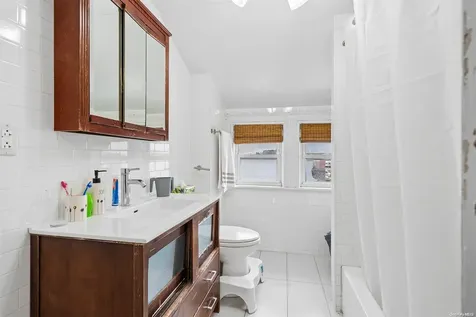 876 Woodmere Place Woodmere NY 11598
