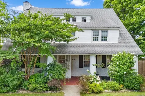 876 Woodmere Place Woodmere NY 11598