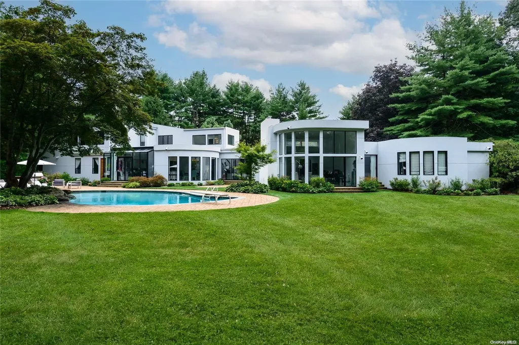 5 Dowling Court Old Westbury NY 11568