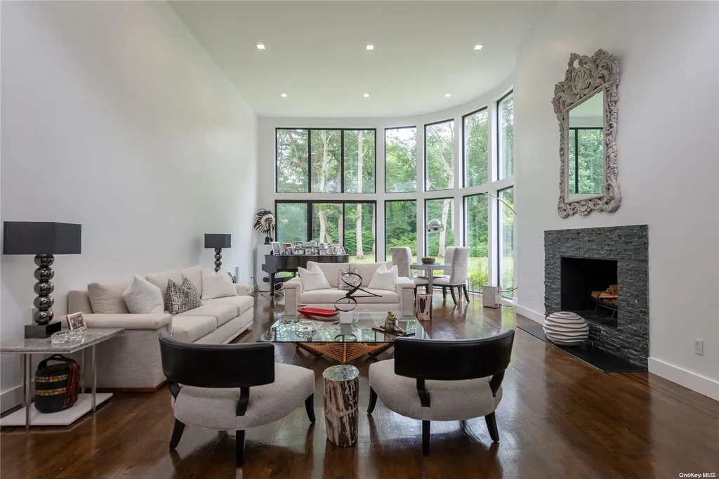 5 Dowling Court Old Westbury NY 11568