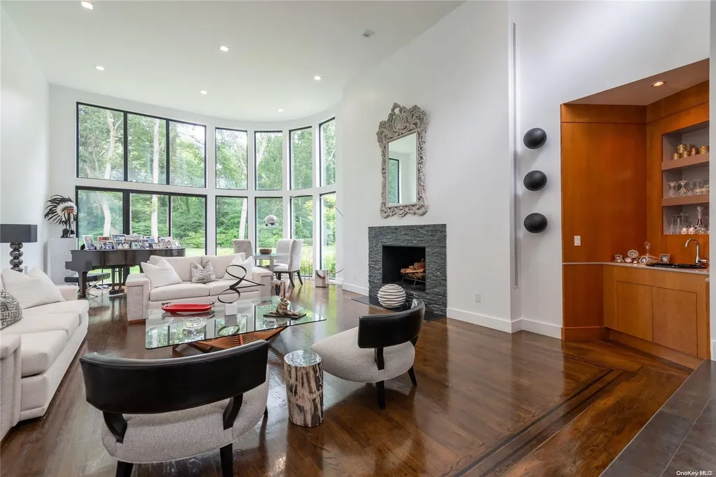 5 Dowling Court Old Westbury NY 11568