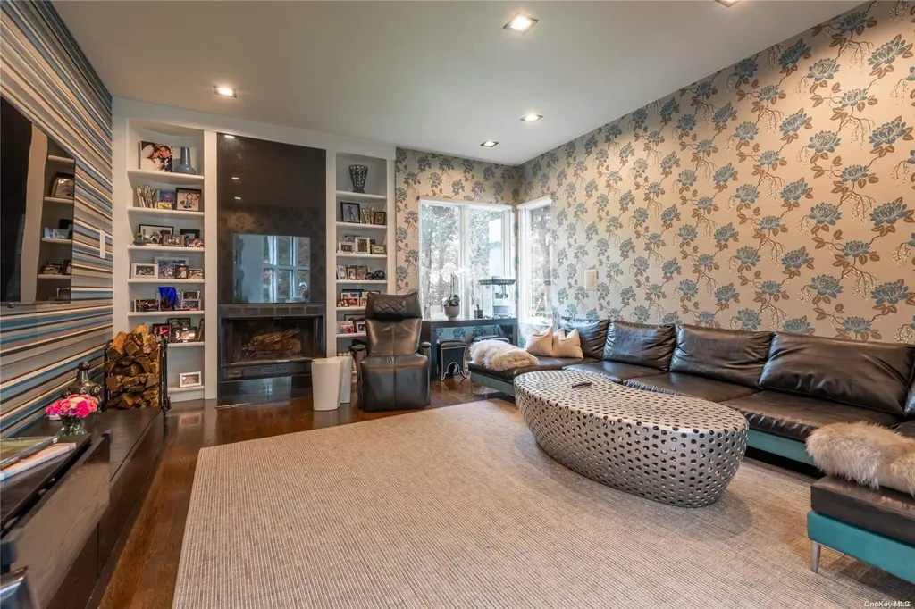 5 Dowling Court Old Westbury NY 11568