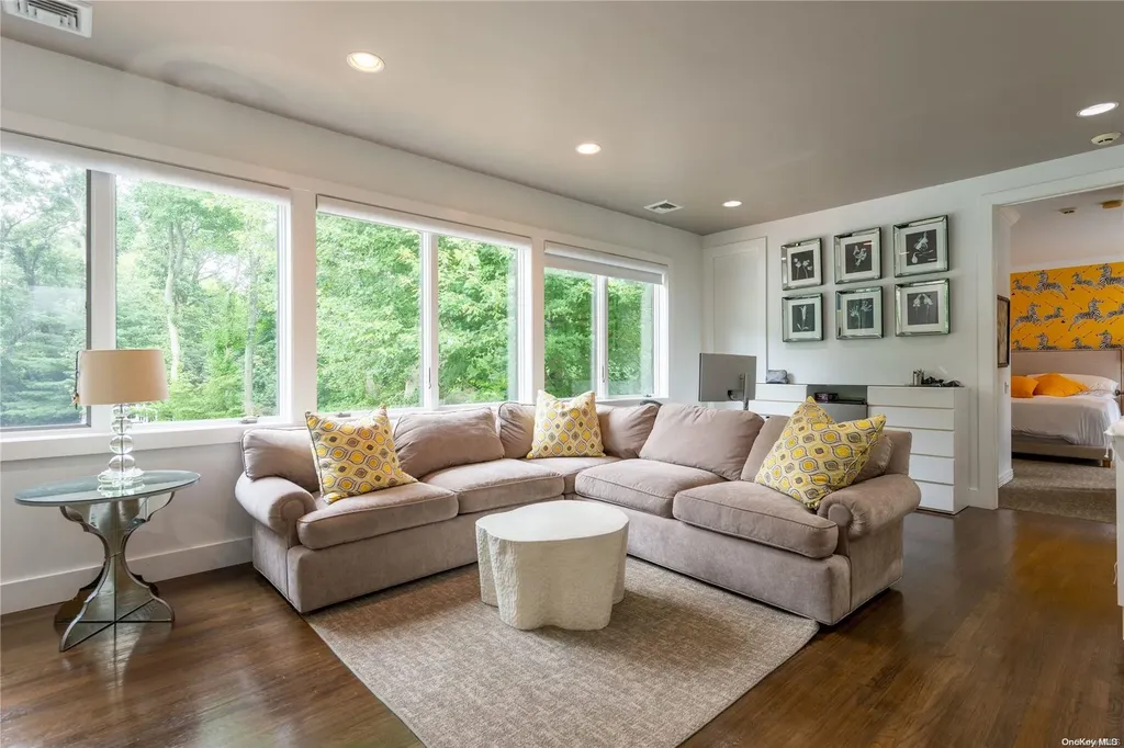 5 Dowling Court Old Westbury NY 11568