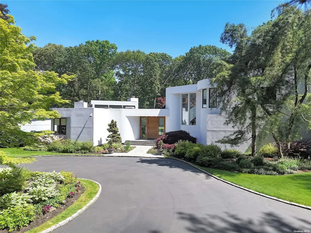 5 Dowling Court Old Westbury NY 11568