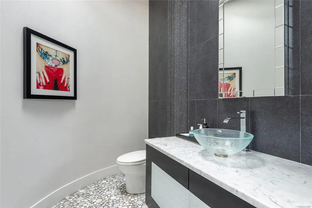 5 Dowling Court Old Westbury NY 11568