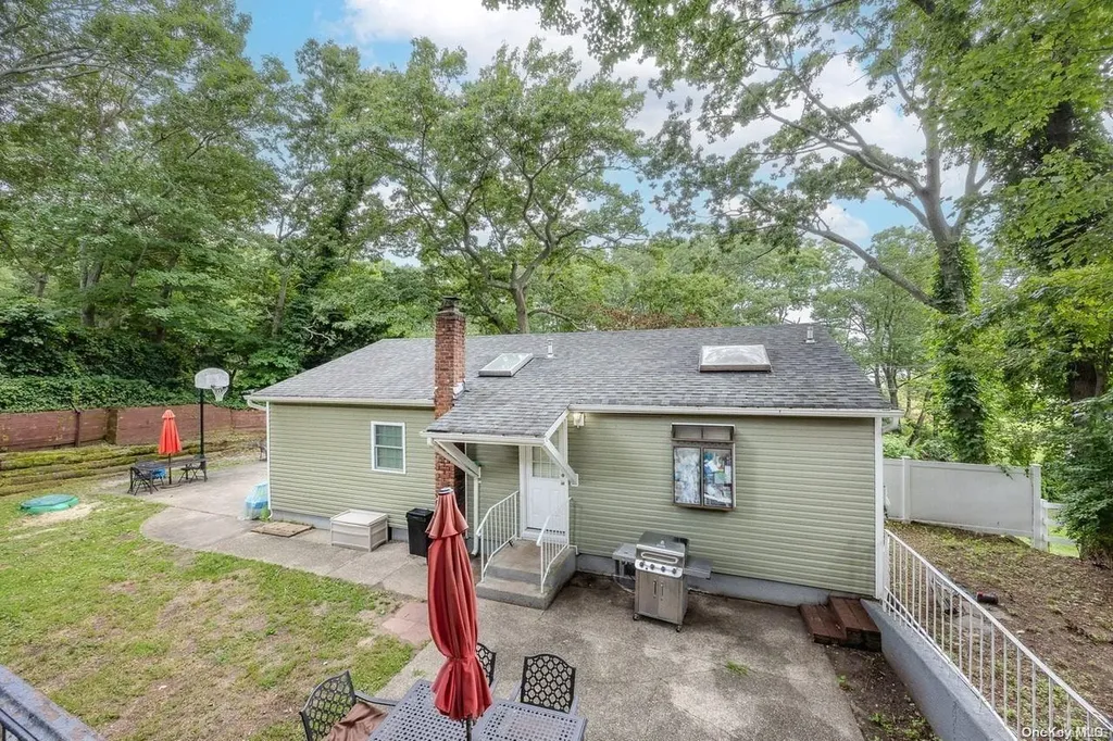 179 Broadway Rocky Point NY 11778