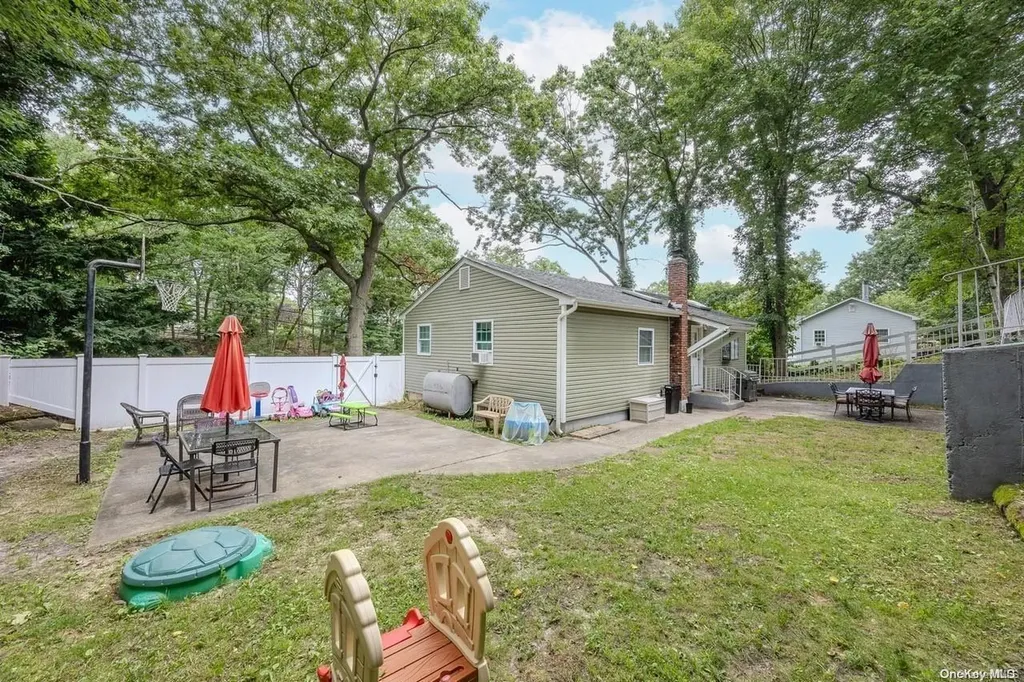 179 Broadway Rocky Point NY 11778