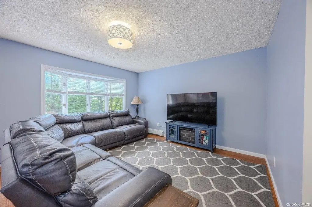 179 Broadway Rocky Point NY 11778