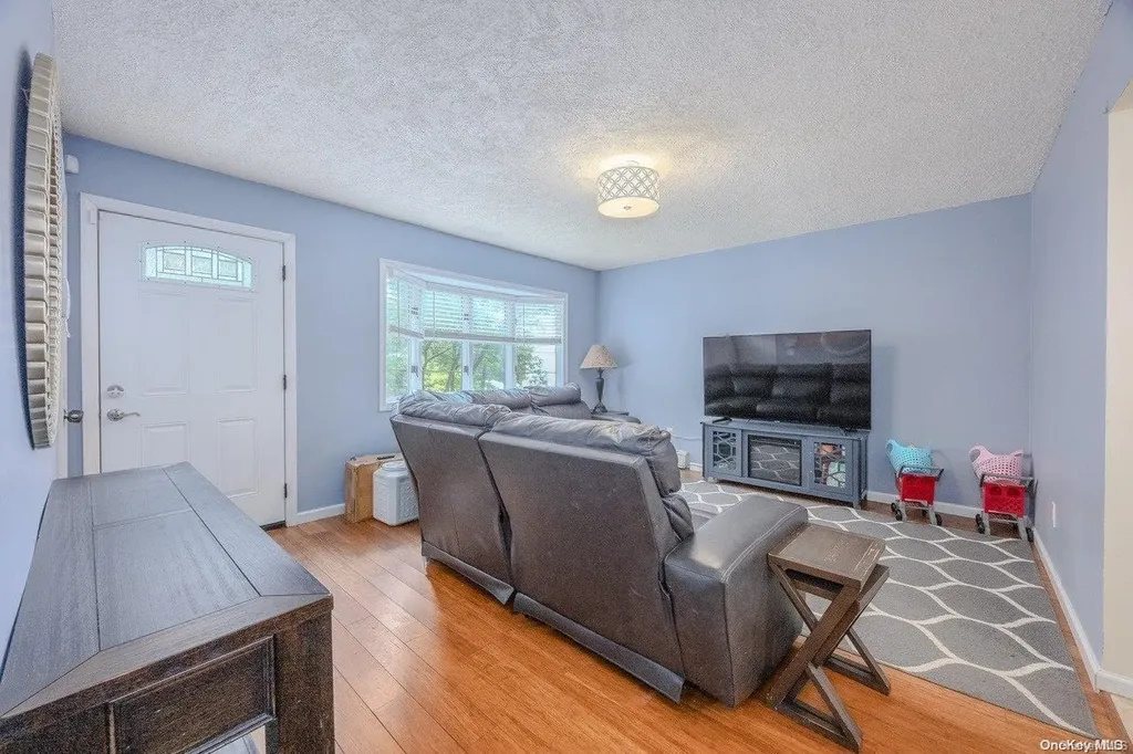 179 Broadway Rocky Point NY 11778