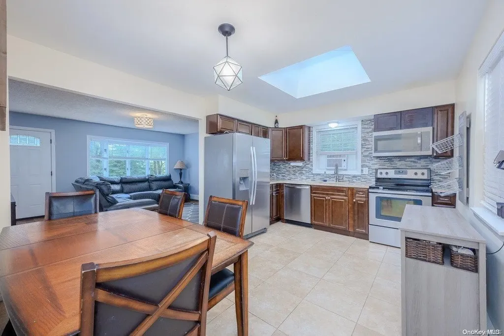 179 Broadway Rocky Point NY 11778