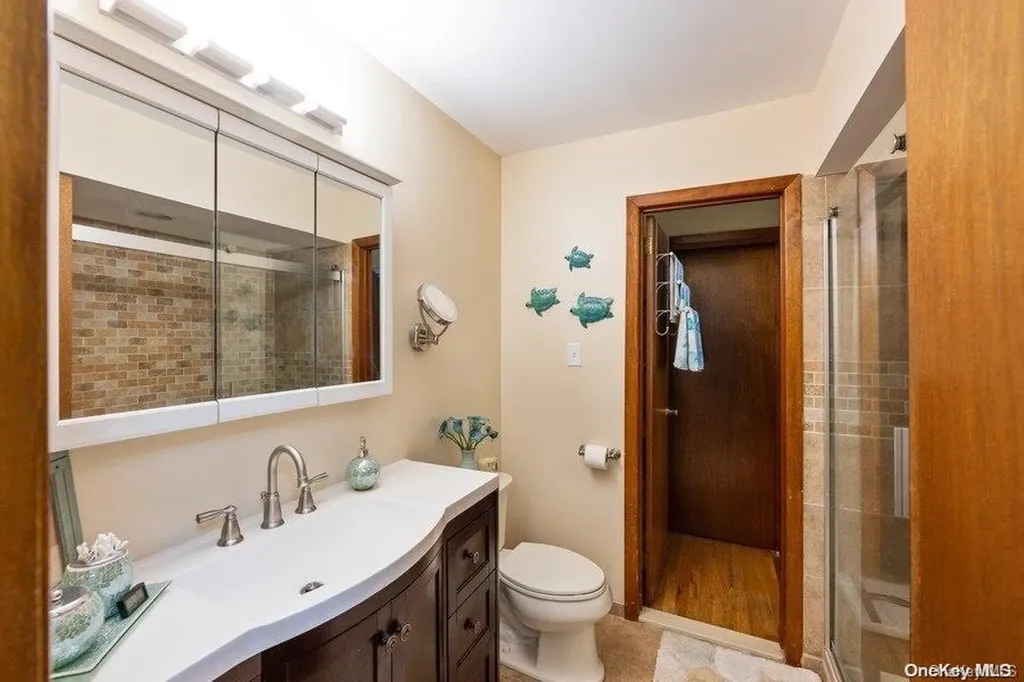 9 Oaktree Drive East Moriches NY 11940