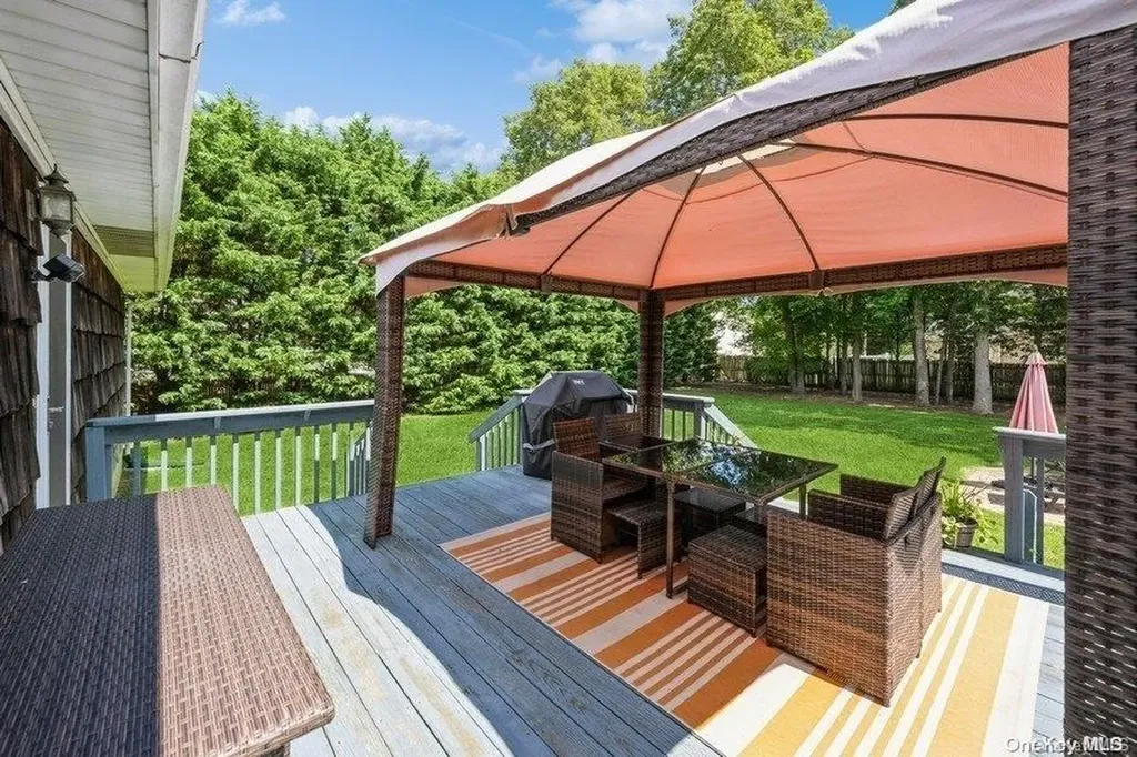 9 Oaktree Drive East Moriches NY 11940