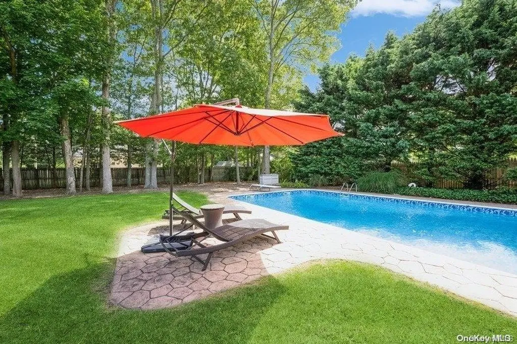 9 Oaktree Drive East Moriches NY 11940