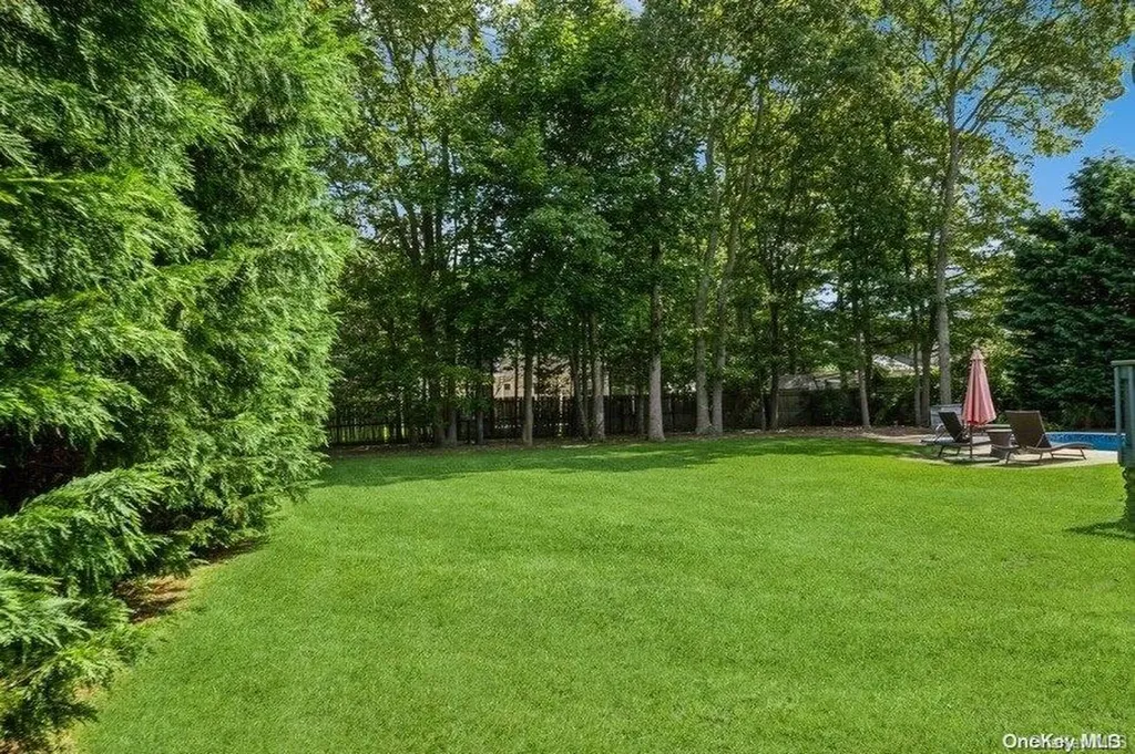 9 Oaktree Drive East Moriches NY 11940