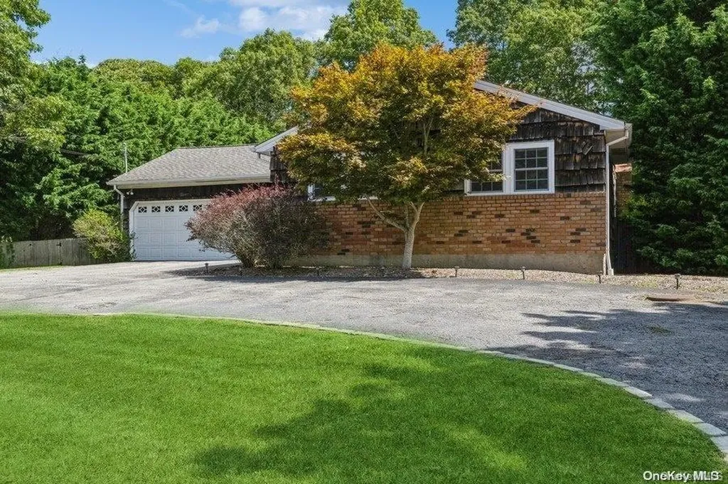 9 Oaktree Drive East Moriches NY 11940