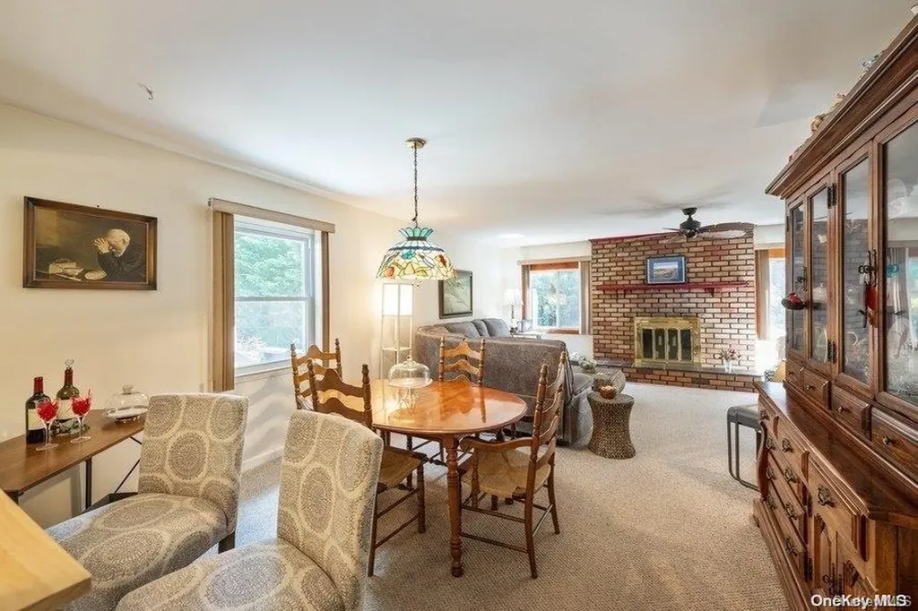 9 Oaktree Drive East Moriches NY 11940