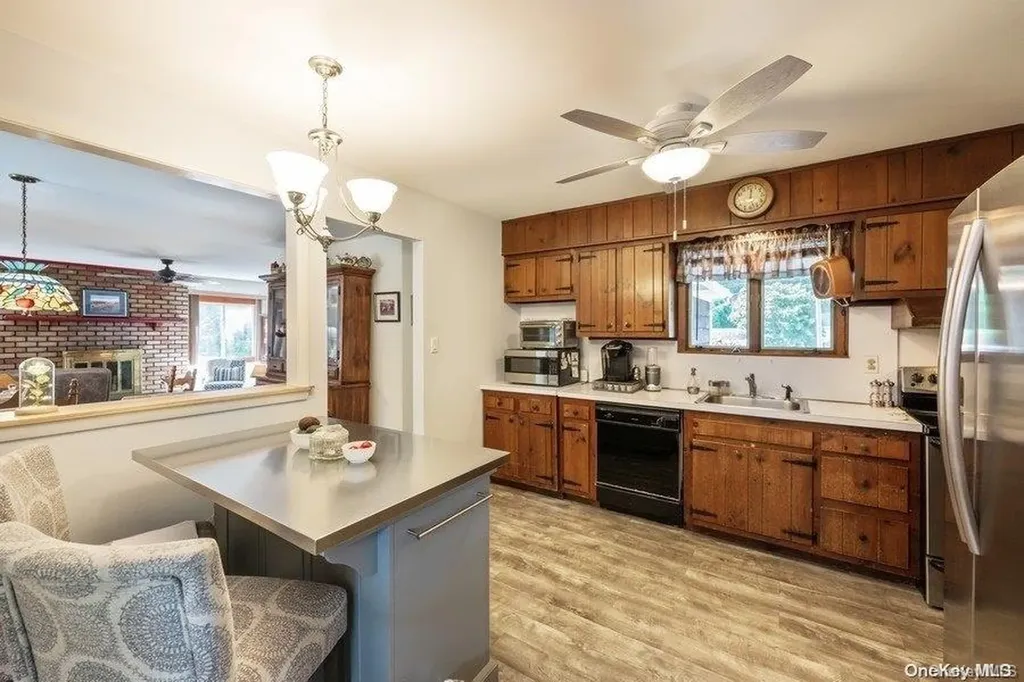 9 Oaktree Drive East Moriches NY 11940